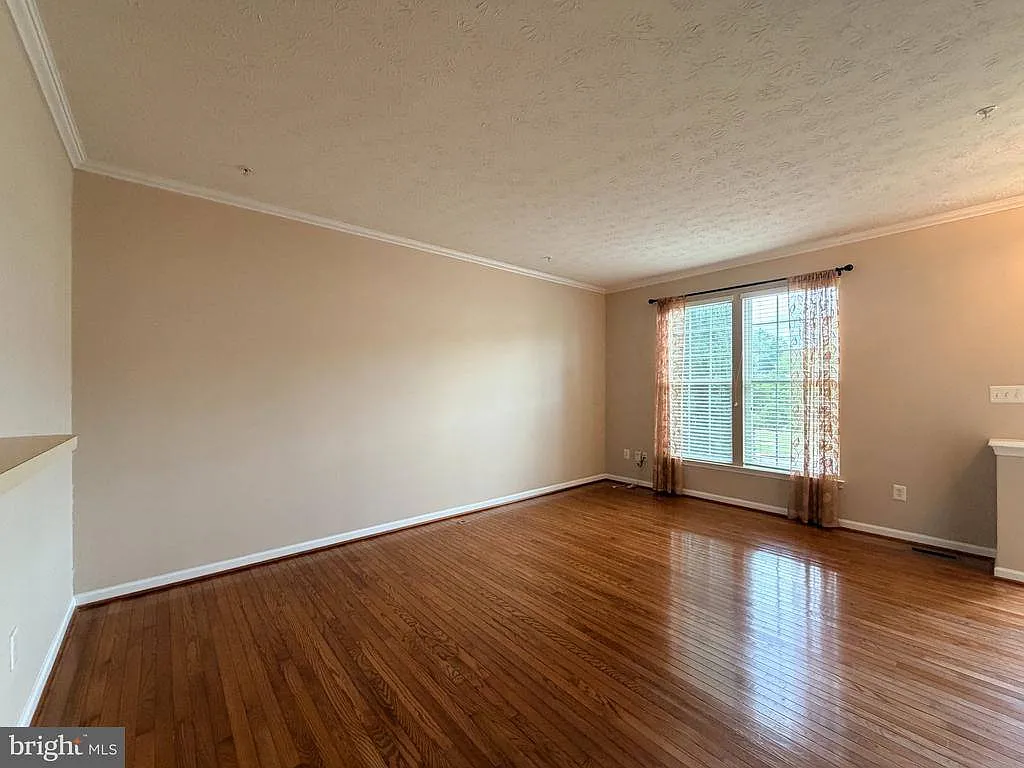 3 bed, 4.0 bath, 1760 sqft, $3,000 — Photo 1