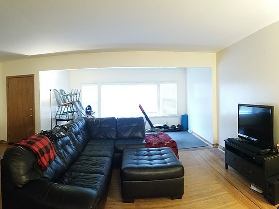 3rd image of 304 Commonwealth Ave