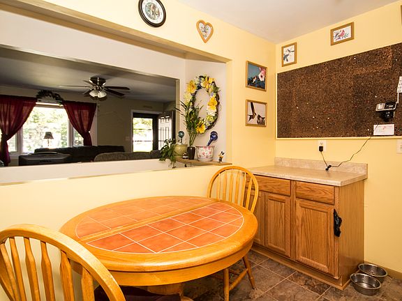 3rd image of 227 Bond Ave