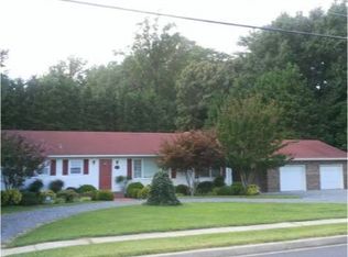 611 N Main St, Hebron, MD 21830