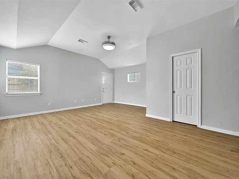307 Lawrence St — Photo 15