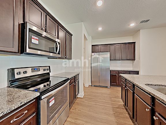 3rd image of 875 Sunny Stroll Dr