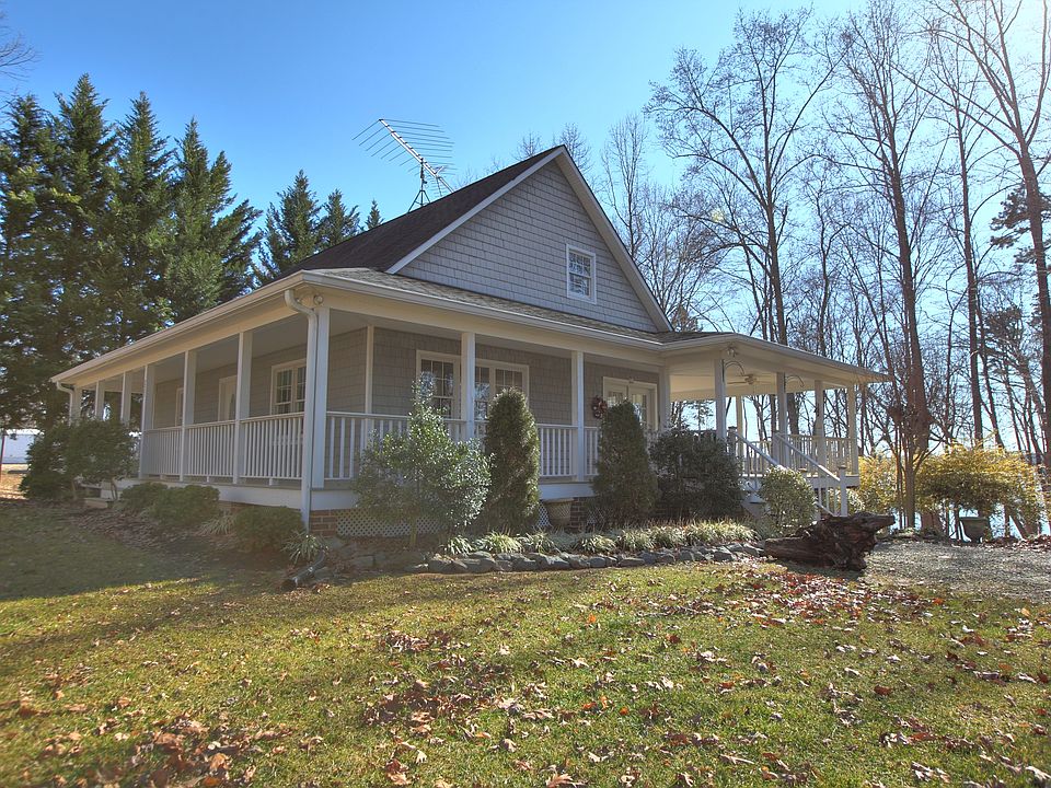 1st image of 223 River Oak Dr