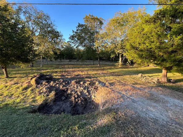 138 W Shreck St, Baytown, TX 77520