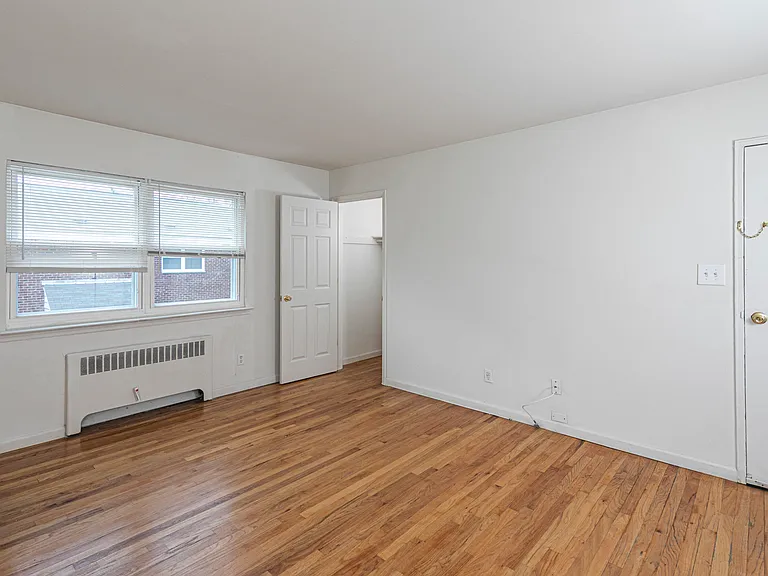 Belmont Gardens - Ex. 1 BR Living Room 01