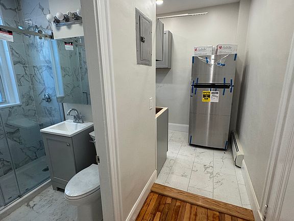 5th image of 109 Strathmore Rd APT 11