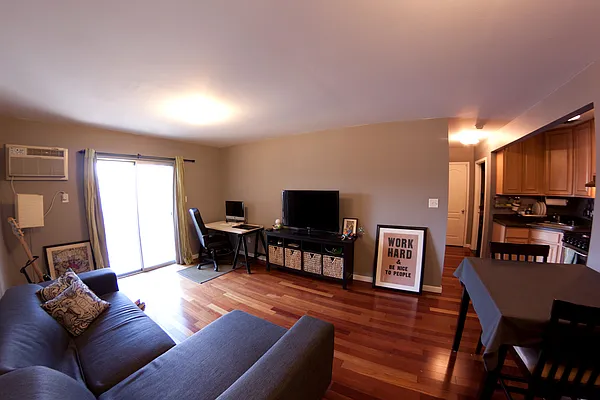 Rented by Cezanne Outlet LLC | media 9