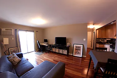 Rented by Cezanne Outlet LLC