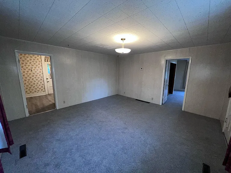 135 N 400 W — Photo 11