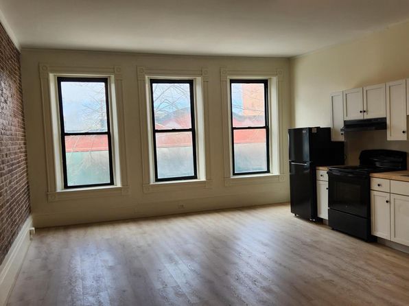 387 Main St #208