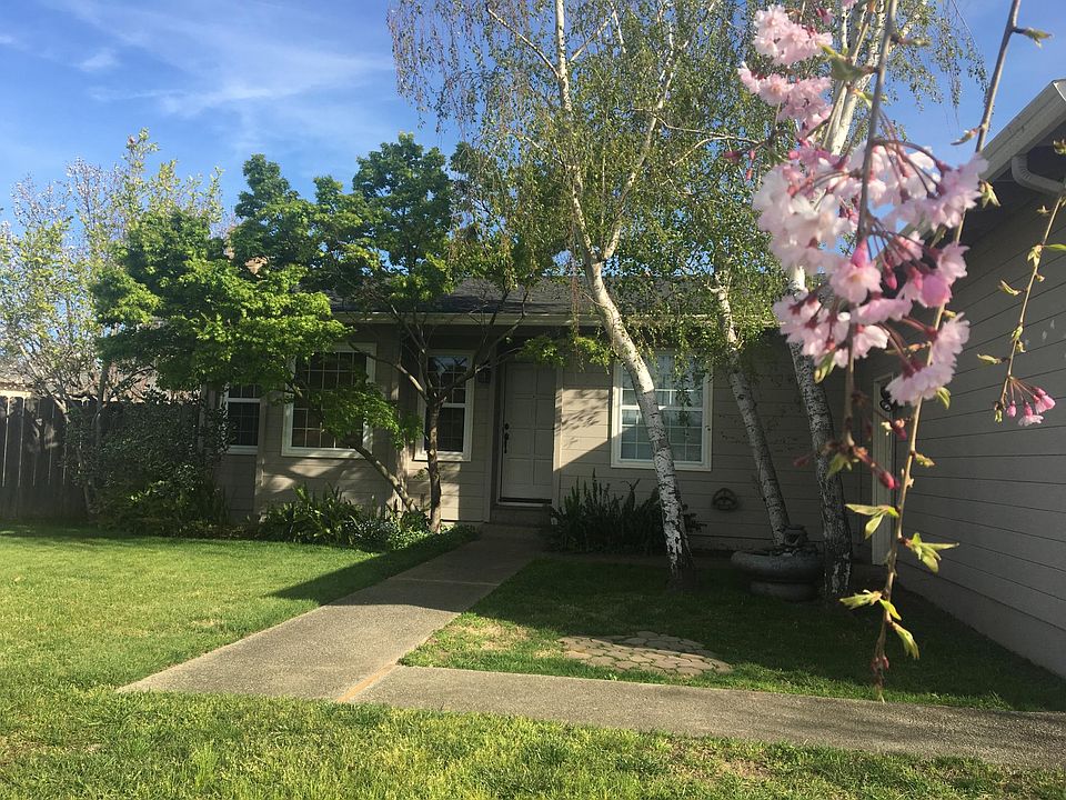 2nd image of 312 Shasta Dr
