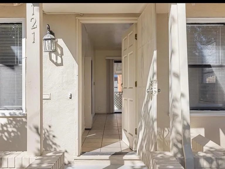 121 N Central Ave — Photo 14