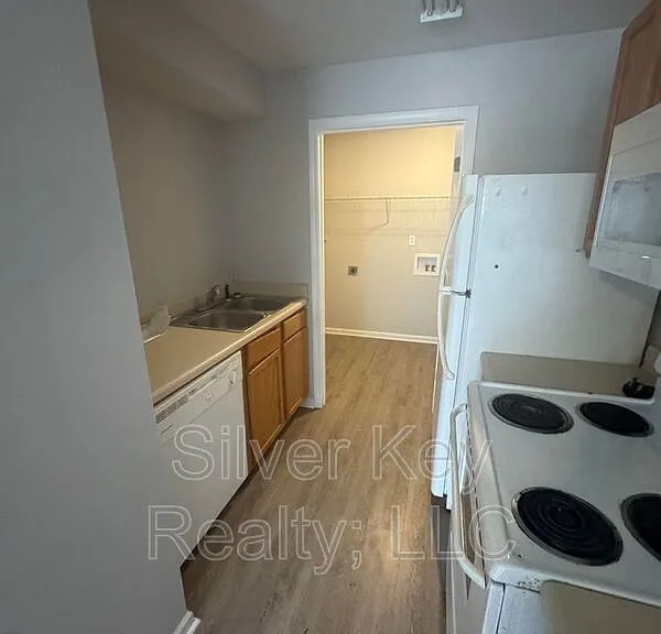 220 Willow Creek Dr #8 — Photo 5