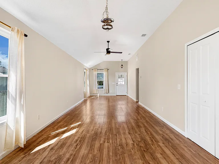 231 Majorca Rd — Photo 5