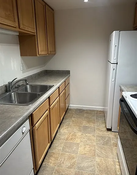 2300 Sycamore Ln #12 — Photo 4