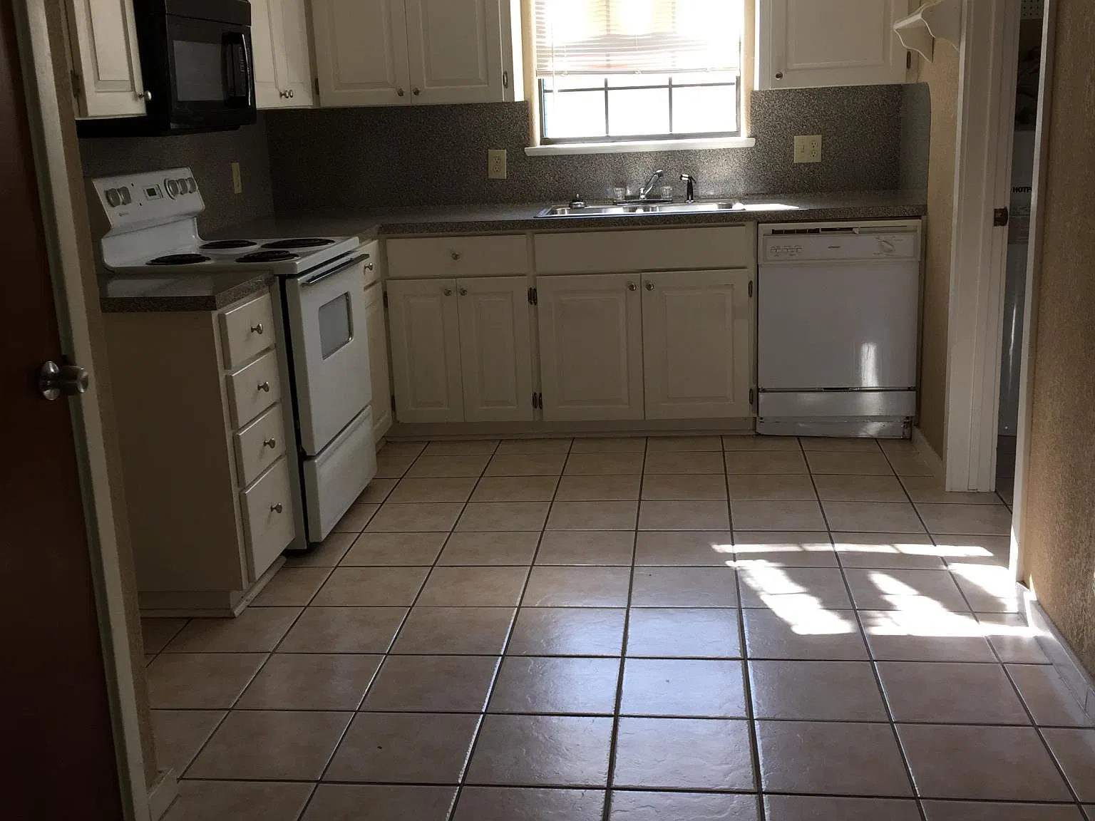371 Chelsea Ln — Photo 4