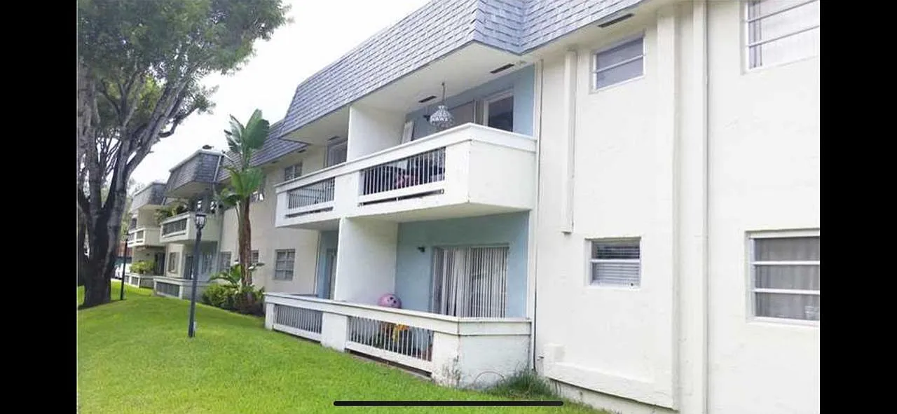 9360 SW 87th Ave — Photo 3