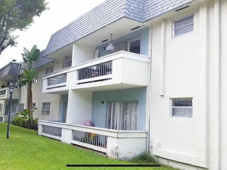9360 SW 87th Ave #N14 — Photo 3