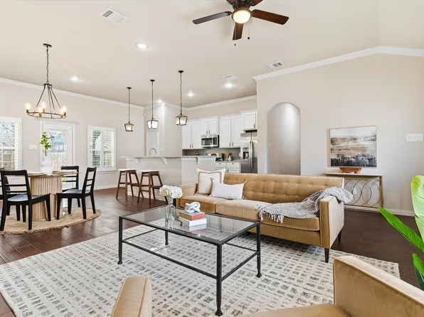 1310 Yale St, River Oaks, TX 76114