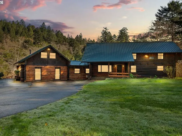 17285 Rustic Ln, Brookings, OR 97415