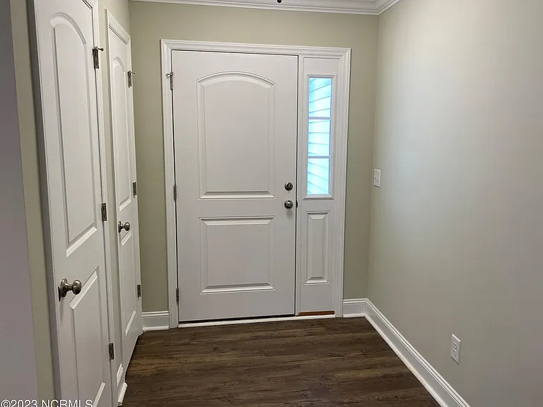 2417 Zircon Dr — Photo 2