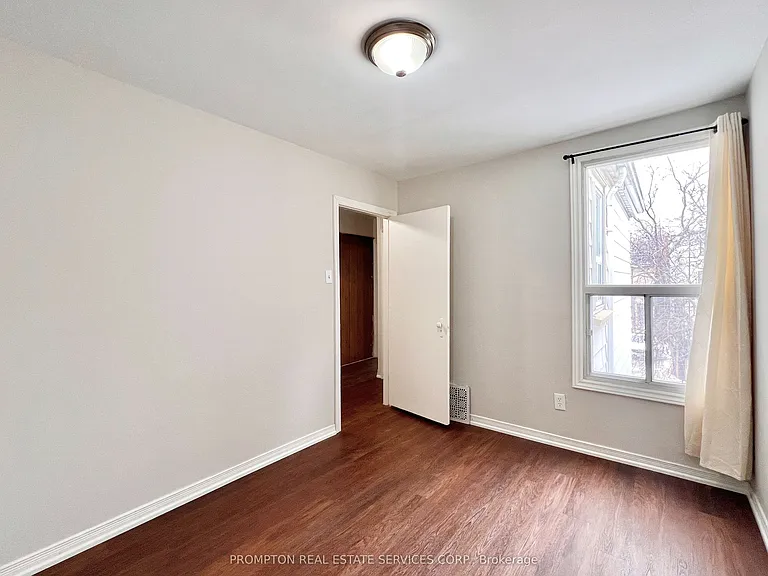 17 Winnifred Ave — Photo 34