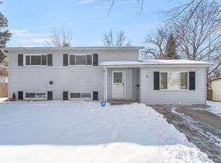 4 Hillcrest Ct, Montgomery, IL 60538