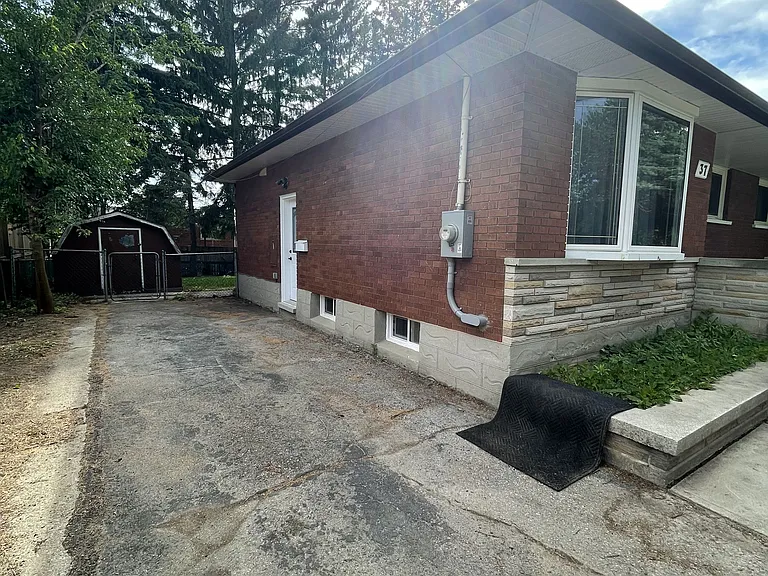 37 E Rutherford Dr #MAIN FLOOR — Photo 4