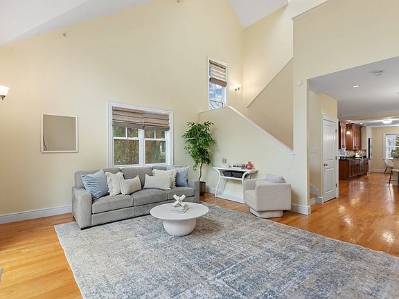 4th image of 38 Courtyard Pl #38
