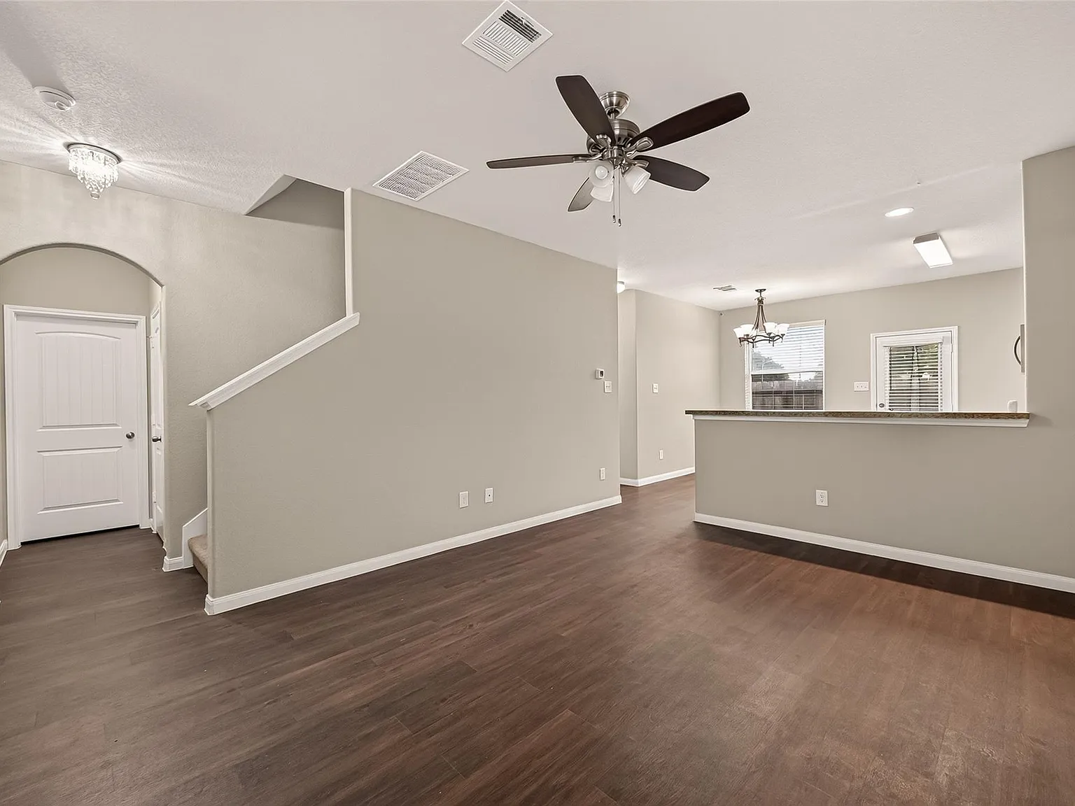 4 bed, 2.5 bath, 1830 sqft, $1,995 — Photo 3