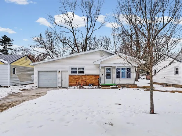 724 E Patton St, Paxton, IL 60957