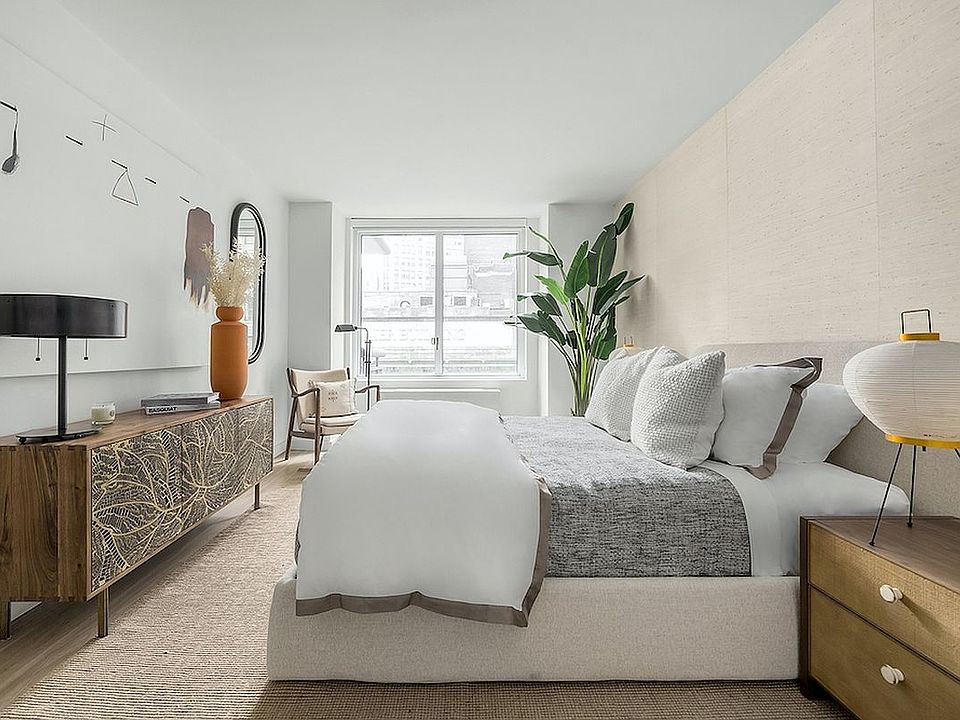 1st image of 70 W 37th St APT 1718