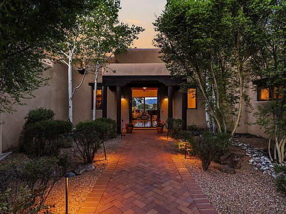 2nd image of 8 Ridgetop Cir