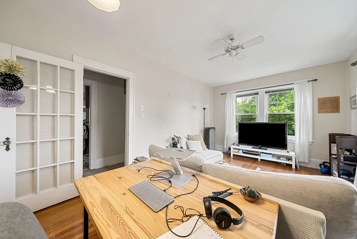 Building Photo - 592 Washington St #5