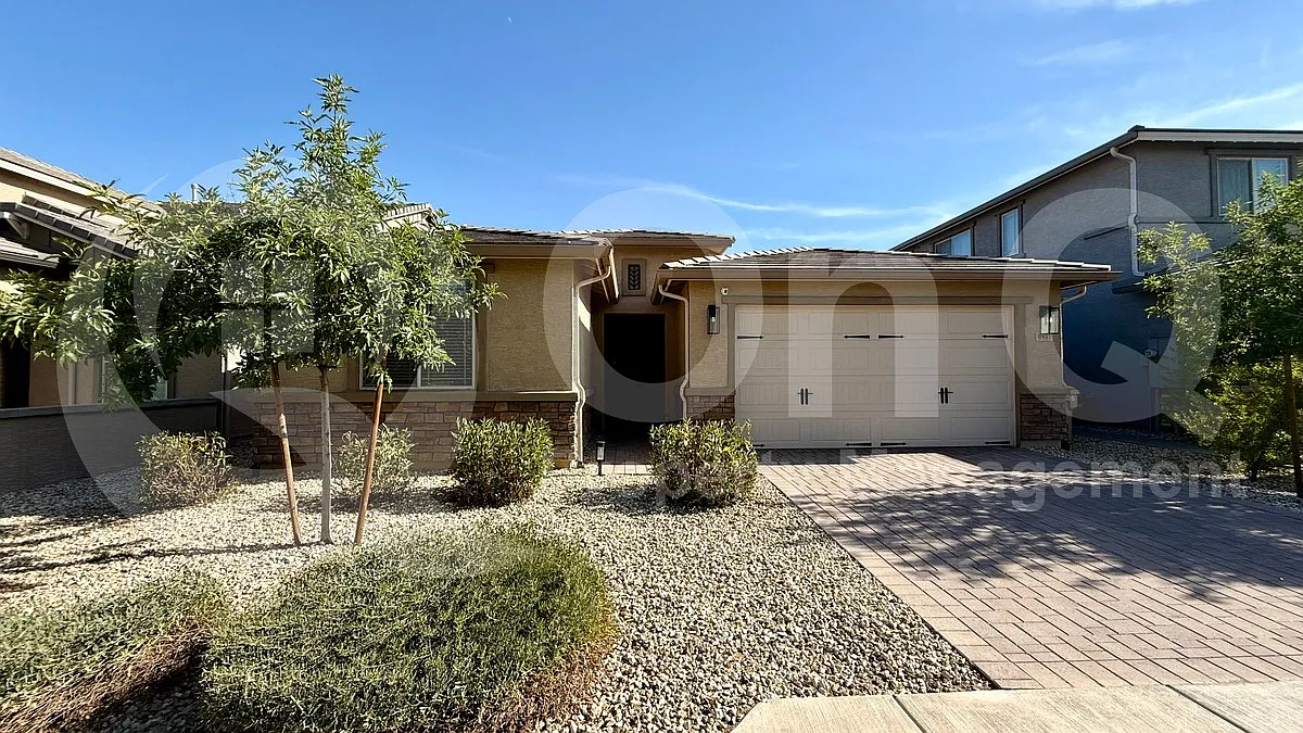3 bed, 2.0 bath, 2006 sqft, $2,400 — Photo 1