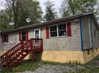 1167 Trapper Ln, Pocono Summit, PA 18346
