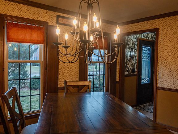 4th image of 2400 West Cherokee DRIVE