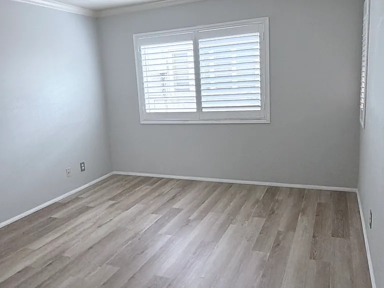 615 E Broadway — Photo 6