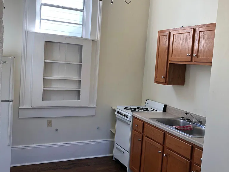 1032 Marengo St #B — Photo 3