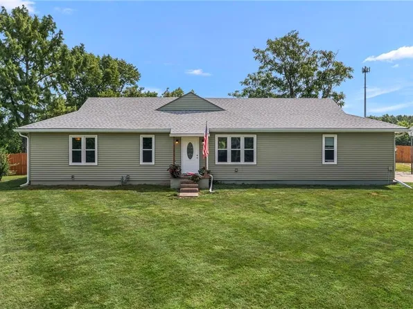 4237 Lakeview Dr, Leavenworth, KS 66048