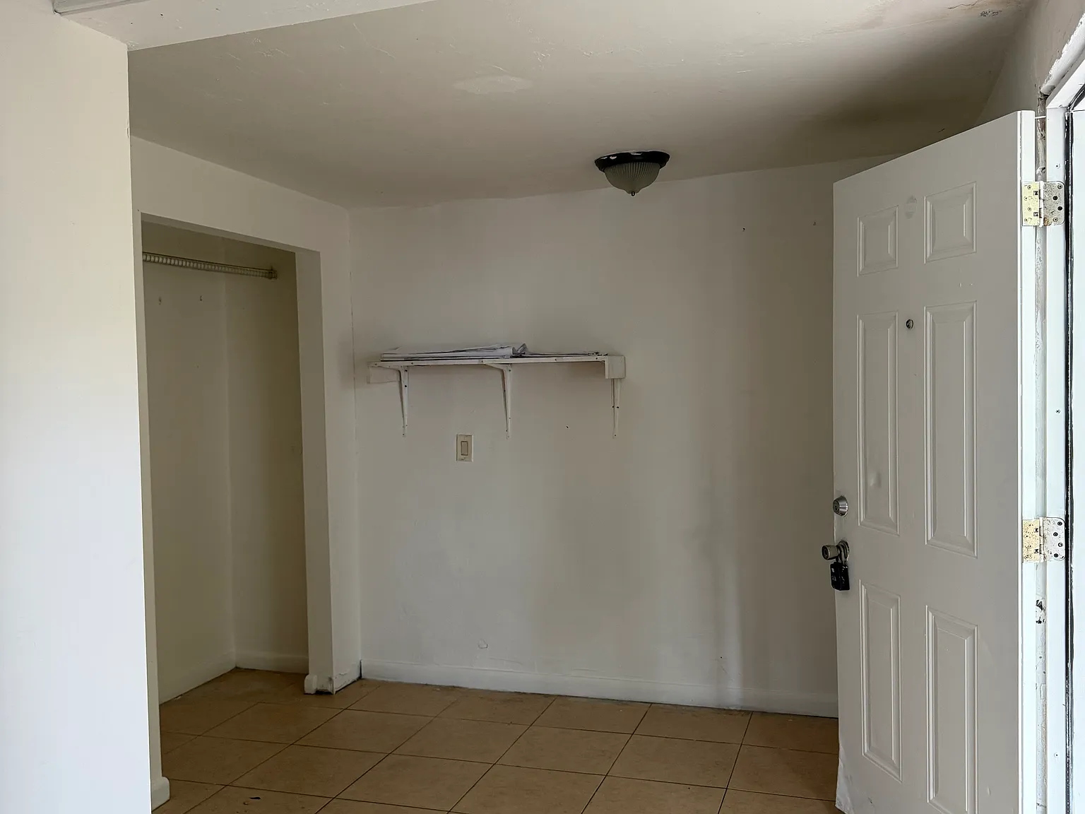 1 bed, 350 sqft, $1,000 — Photo 3