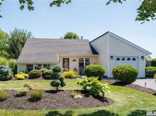 35 Forte Ave, Medford, NY 11763