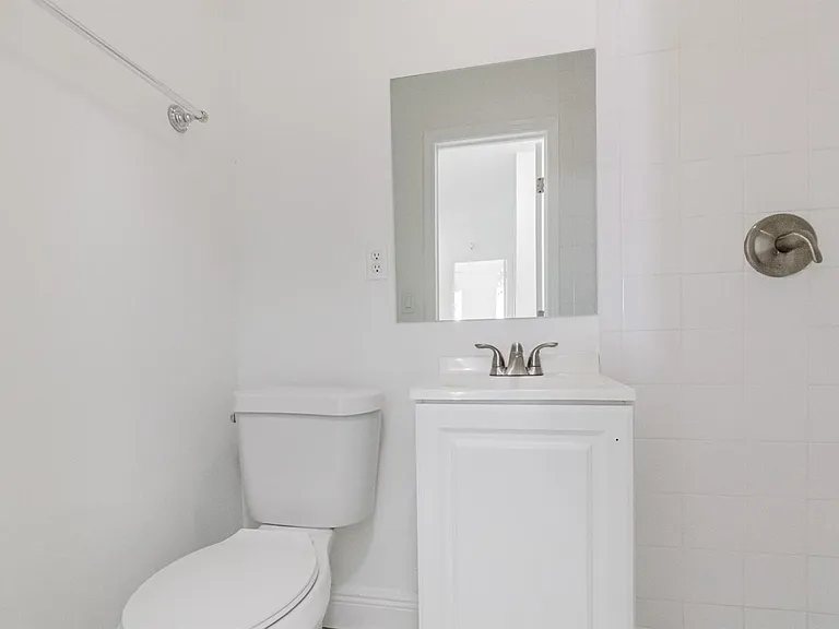 2810 NE 60th St — Photo 32