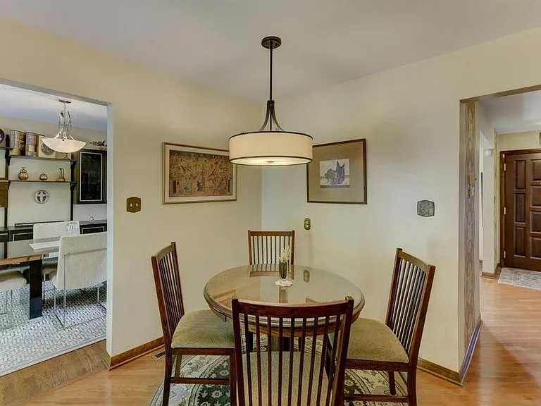 3051 Lakeside Dr — Photo 3