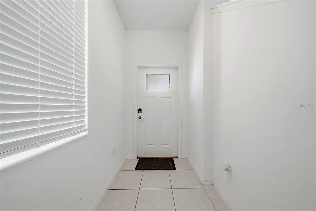 3 bed, 2.5 bath, 1801 sqft, $2,399 — Photo 4