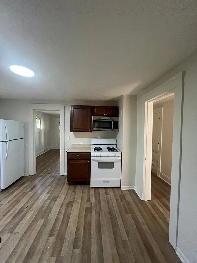 16108 Parkgrove Ave — Photo 4
