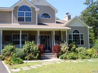 4 Patricia Ln, Manorville, NY 11949