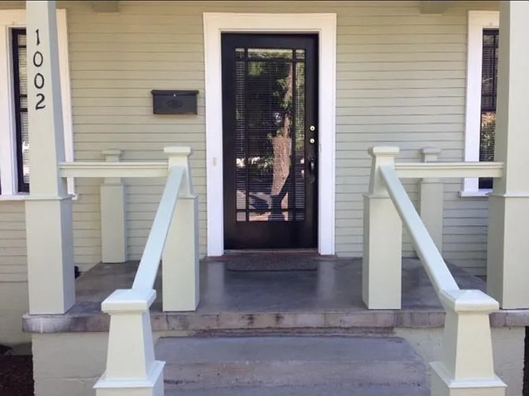 1002 NW Lawnridge Ave — Photo 3