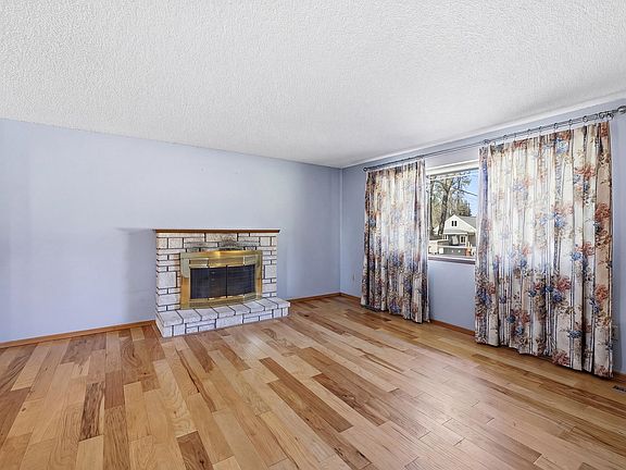 5th image of 3433 W Wellesley Ave