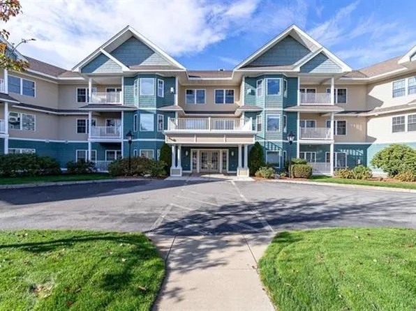 65 Hawthorne Drive #111, Bedford, NH 03110